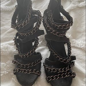 Brand new pair of heels, very stylish